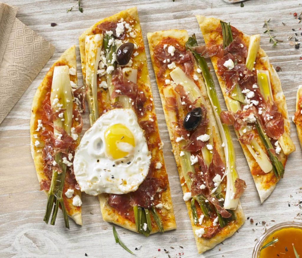 Receta Pizza de calçots con jamón ibérico - Ametller Origen
